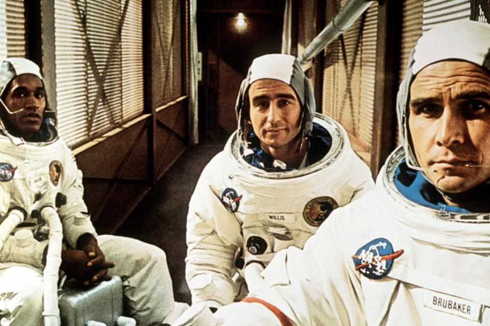 Simpson shared the screen with Sam Waterston and James Brolin in the cult 1977 movie “Capricorn One.” ©Warner Bros/Courtesy Everett Collection