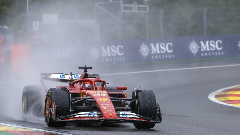 Leclerc acelera bajo la lluvia en Bélgica