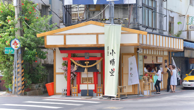 店主人精心打造的小神社，彷彿到了日本。