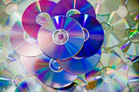 <p>I cd e i dvd non sono riciclabili, vanno buttati nell’indifferenziata. Si possono comunque utilizzare per altri scopi (foto: Getty) </p>