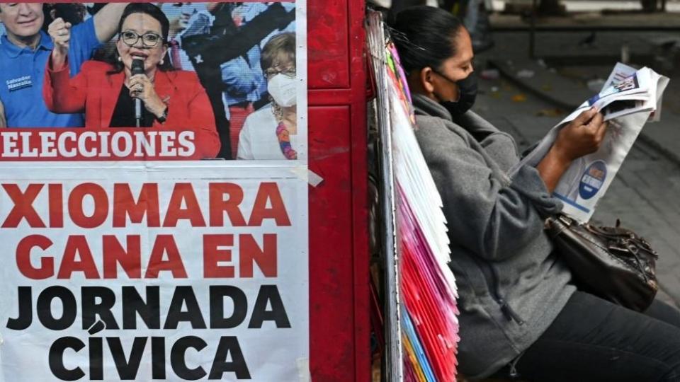 Cartel dando la victoria a Xiomara Castro.