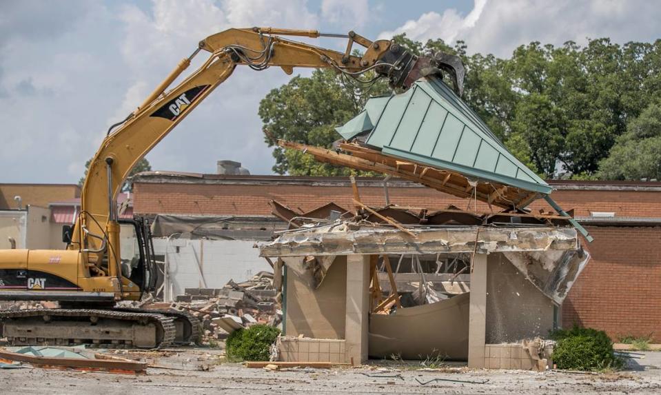 Workers with Hank’s Excavating & Landscaping Inc. started the demolition of Fischer’s Restaurant at 2100 W. Main St. in Belleville on Monday. The iconic restaurant and banquet hall closed Feb. 15, 2017, after more than 80 years.