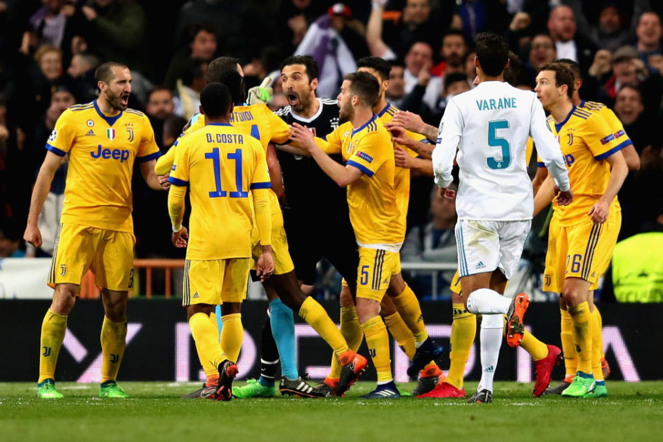 Gianluigi Buffon sah für seinen Protest die Rote Karte. (Bild: Getty Images)