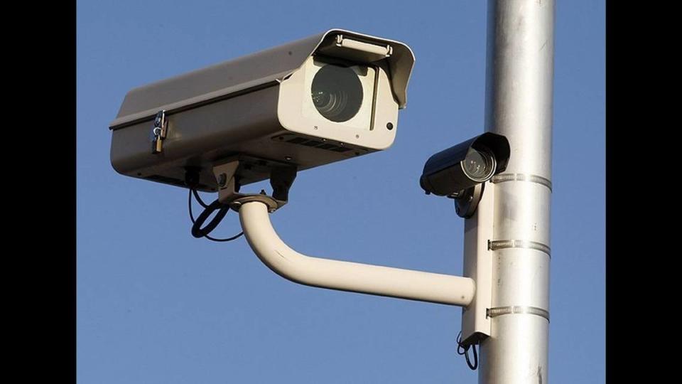 Several Florida police departments have adopted and deployed “red-light” cameras, like this, that record license plates at high-traffic locations. HOAs and even some condo communities might consider using similar cameras at key entrance/exit points, with signs alerting drivers to the monitoring.