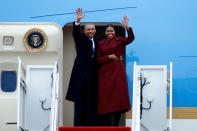 <p>Former president Barack Obama waves with his wife Michelle as they board Special Air Mission 28000, a Boeing 747 which serves as Air Force One, at Joint Base Andrews, Md., on Jan. 20, 2017. (Photo: Brendan McDermid/Reuters) </p>