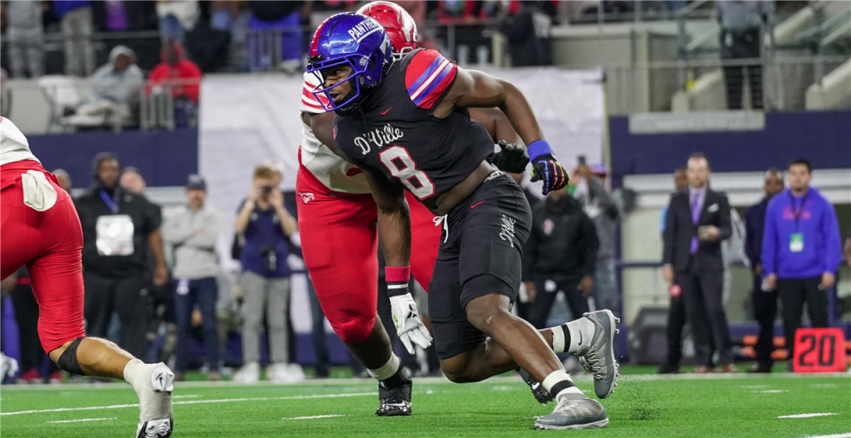 Duncanville edge rusher Colin Simmons, who signed with Texas on Wednesday, is one of the nation's top pass-rush prospects for the 2024 recruiting class. He's the top-rated edge rusher in the class, per 247Sports' composite rankings.