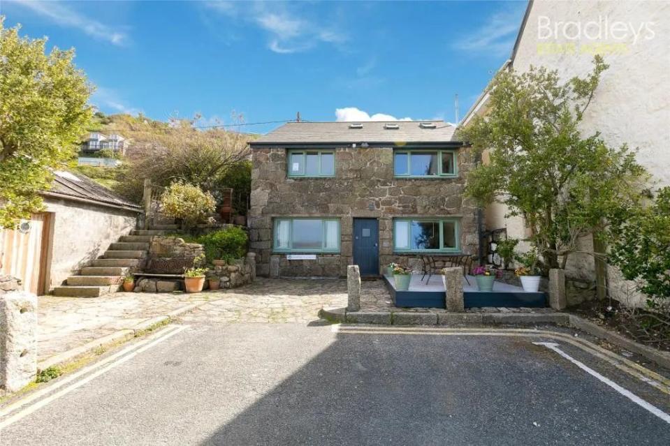 <p>Right on the glorious shores of Penzance, this investment property is the perfect beach spot. Just a stone's throw from one of the finest beaches in Cornwall, it has ocean views, a spacious kitchen, two bedrooms, and a lovely traditional fireplace, too. You'll forget you're in the UK...</p><p><a href="https://www.zoopla.co.uk/for-sale/details/58632235/" rel="nofollow noopener" target="_blank" data-ylk="slk:This property is currently on the market for £575,000 with Bradleys Estate Agents via Zoopla;elm:context_link;itc:0;sec:content-canvas" class="link ">This property is currently on the market for £575,000 with Bradleys Estate Agents via Zoopla</a>.</p>