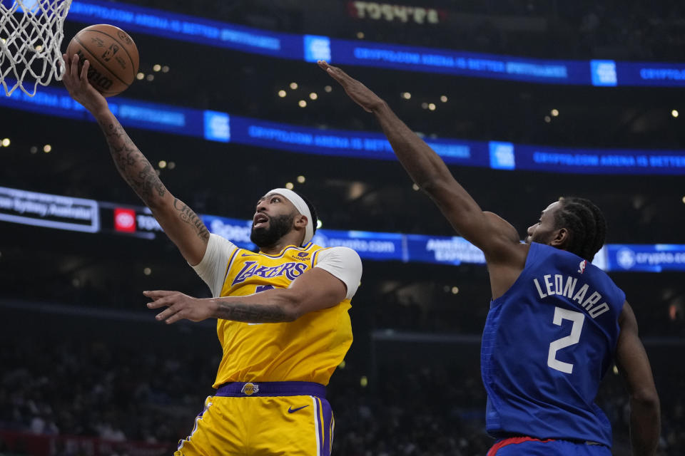 Los Angeles Lakers forward Anthony Davis (3) shoots against Los Angeles Clippers forward Kawhi Leonard (2) during the first half of an NBA basketball game in Los Angeles, Tuesday, Jan. 23, 2024. (AP Photo/Ashley Landis)