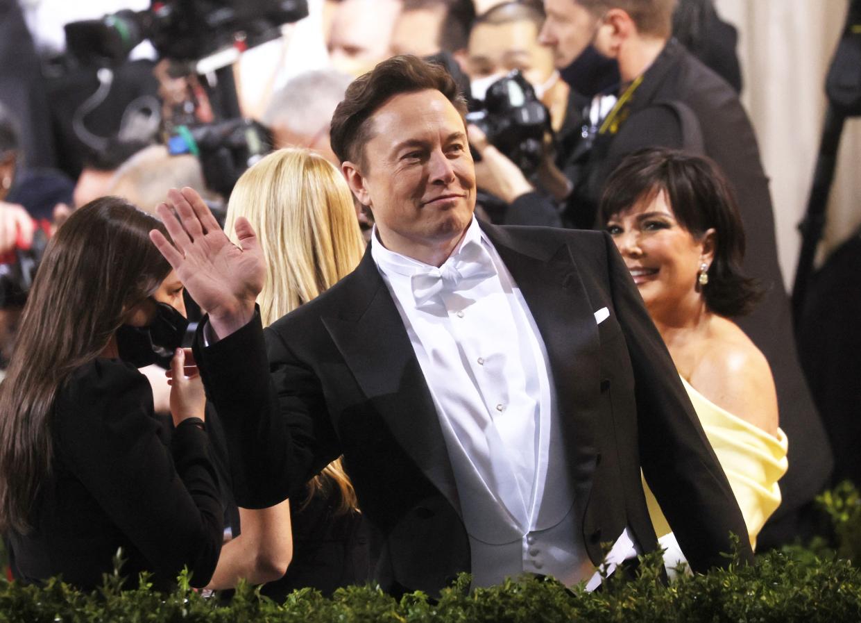 Elon Musk arrives at the In America: An Anthology of Fashion themed Met Gala at the Metropolitan Museum of Art in New York City, New York, U.S., May 2, 2022. REUTERS/Brendan Mcdermid