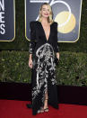 <p>Wie immer eigenwillig und wie immer wunderbar: Margot Robbie im Schleifen-Look von Gucci. (Bild: AP) </p>