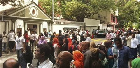 Supporters of former Maldives president Mohamed Nasheed wait for his arrival at the Indian High Commission in Male February 13, 2013. REUTERS/Stringer