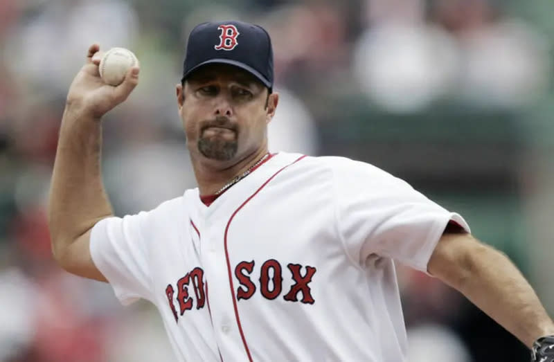 ▲200勝蝴蝶球名投Tim Wakefield，遭前隊友Curt Schilling曝罹患腦癌且狀況不樂觀。（圖／美聯社／達志影像）