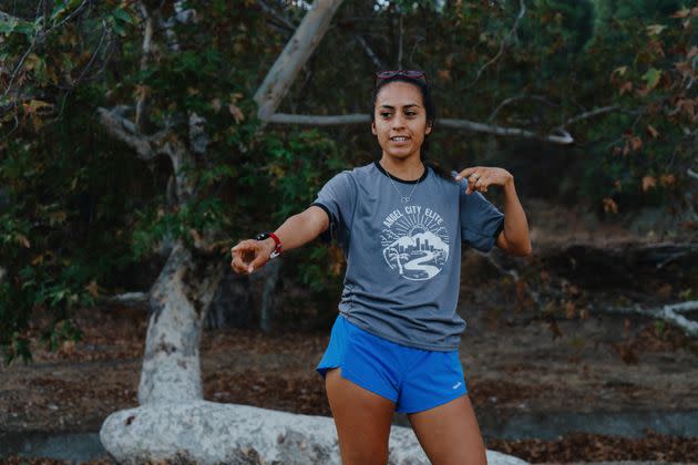 Team member Grace Zamudio explains the route at a recent ACE run in Los Angeles. (Photo: Nolwen Cifuentes for HuffPost)