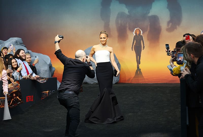 Jennifer Lopez estrena su nueva pelicula Atlas