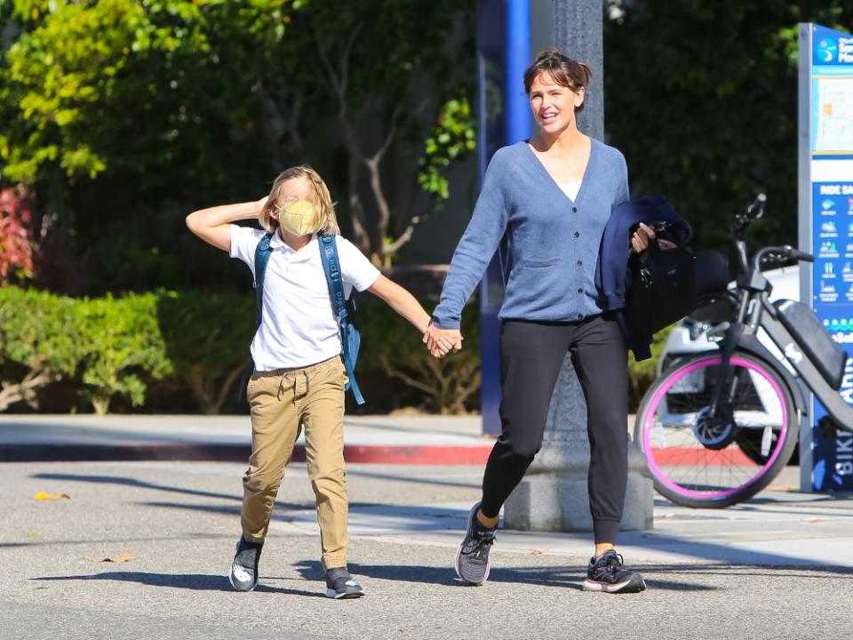 Jennifer Garner with her son Samuel in LA on Oct. 12. - Credit: BG004/Bauergriffin.com / MEGA