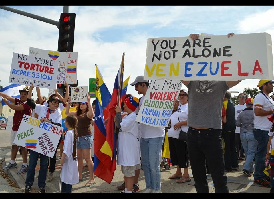 Demonstrations of solidarity drew hundreds to a Los Angeles, California rally organized online by opposition leaders in Venezuela.