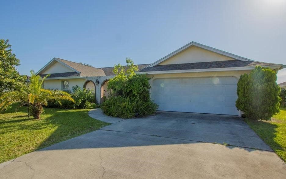 This house on Coral Reef Court South, was built in 1977 on a saltwater canal. It has three bedrooms and three baths in 2,036 square feet of living space. It also has a screened lanai and a patio, and it sold recently for $465,000.