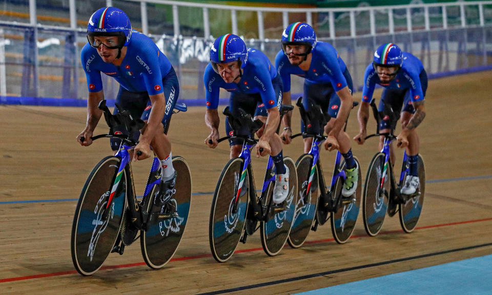 Pinarello Bolide F HR track bikes in carbon or 3d-printed alloy for Paris 2024 Olympics, men's pursuit team training