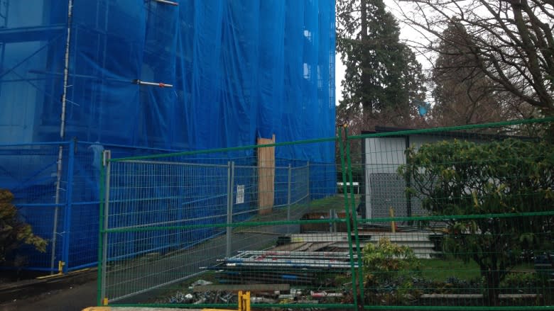 Residents finally return home to Victoria, B.C. tower evacuated over asbestos fears