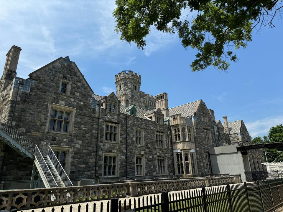 side view of hempstead house