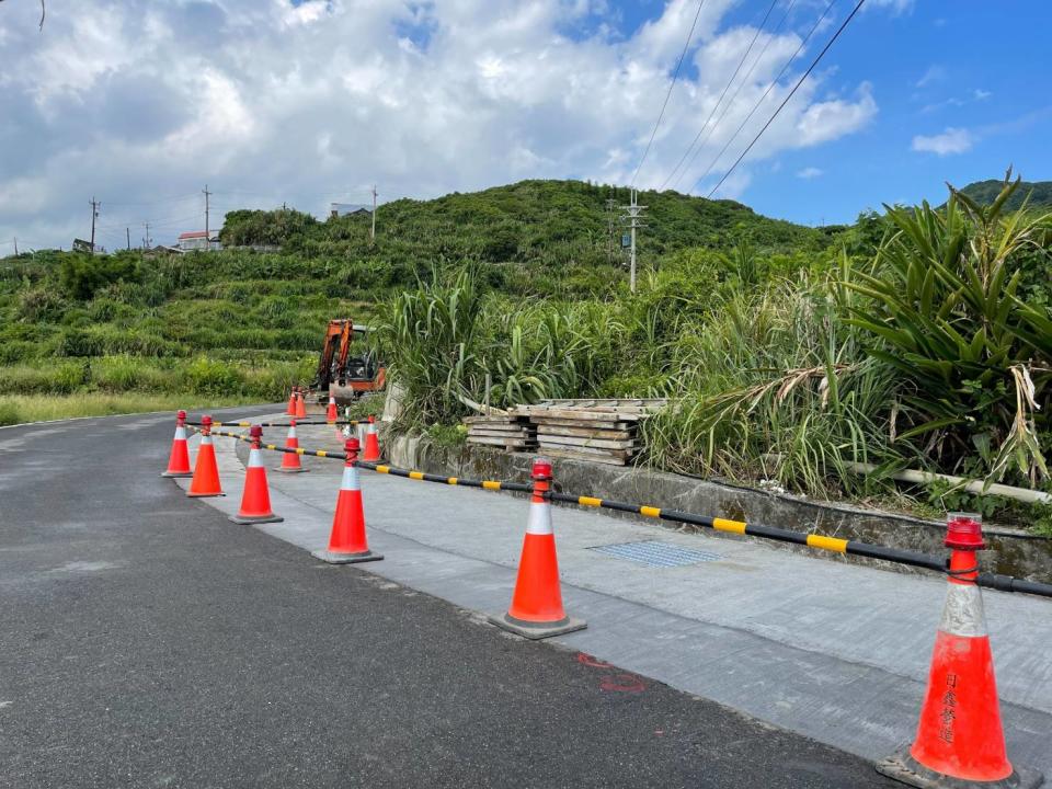 金山區忠義路第二階段拓寬工程目前正在施工。   圖：金山區公所提供