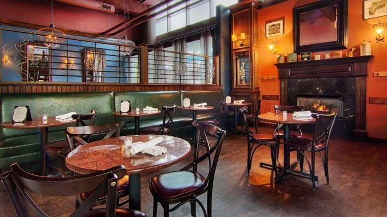 D4 Irish Pub & Cafe interior