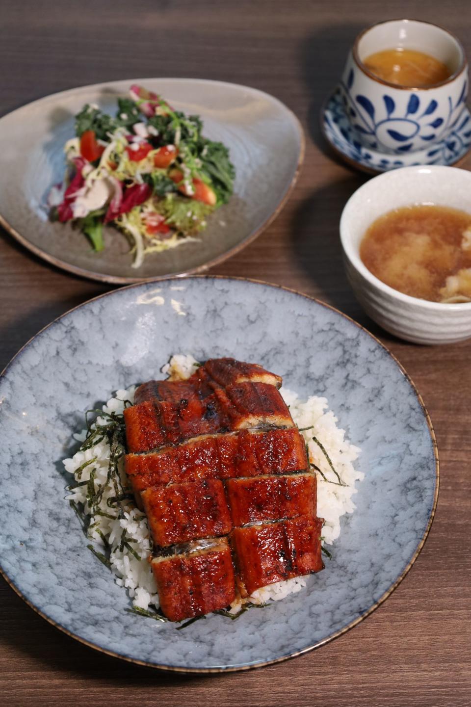 天后美食〡串燒Omakase申居酒屋！葛民輝設計餐具杯墊/新鮮炸活蝦/火焰雞頸肉石燒