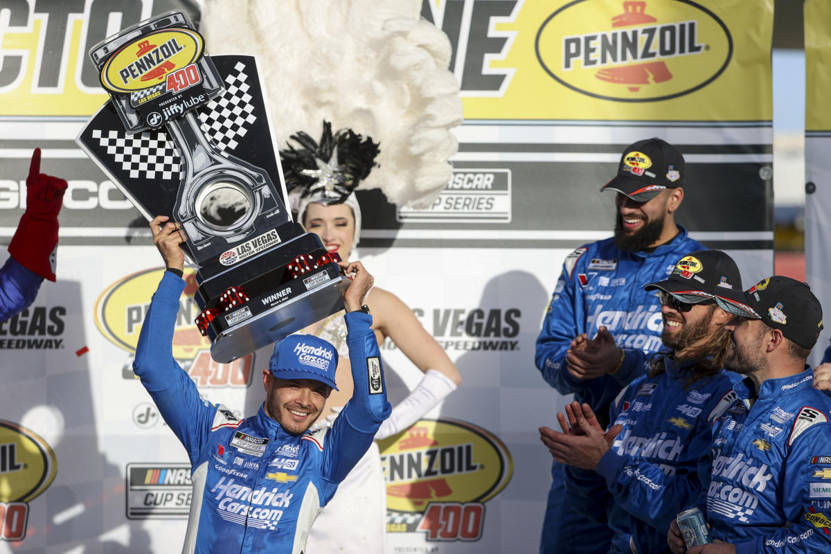 Kyle Larson again wins at Las Vegas to keep Chevrolet undefeated on NASCAR season