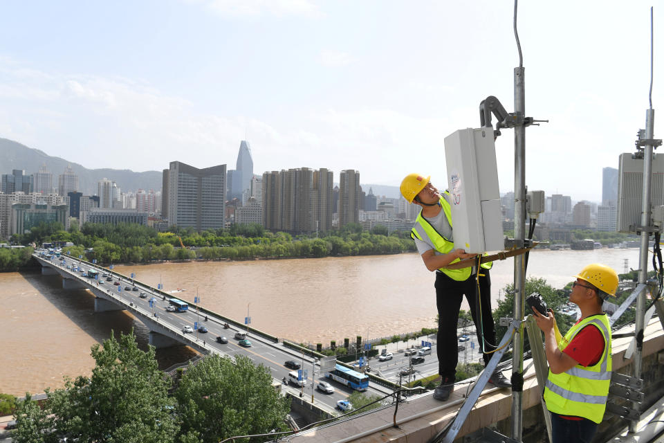 China Telecom technicians test an equipment at the 5G network base station near Yellow River in Lanzhou, Gansu province, China May 16, 2019. Picture taken May 16, 2019. REUTERS/Stringer ATTENTION EDITORS - THIS IMAGE WAS PROVIDED BY A THIRD PARTY. CHINA OUT.