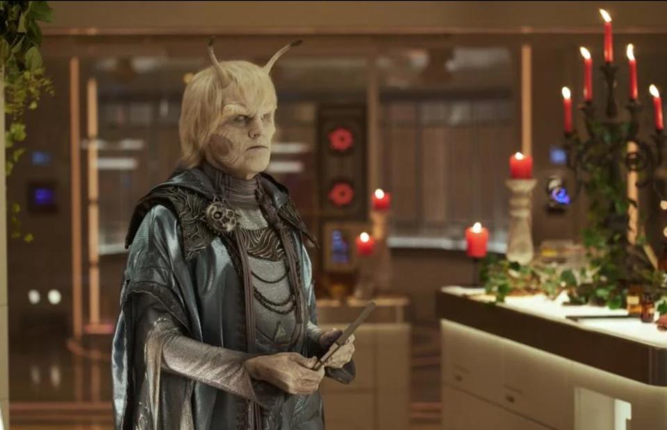 a humanoid alien with antennae from the star trek universe