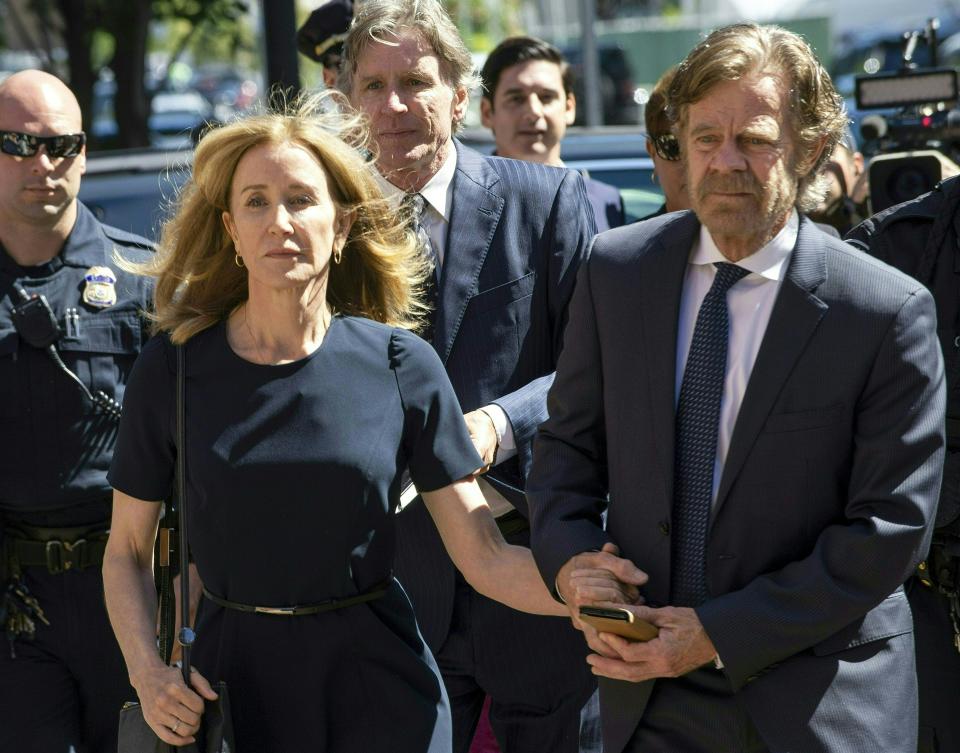 Felicity Huffman holds hands with husband William H. Macy as they enter the courthouse.