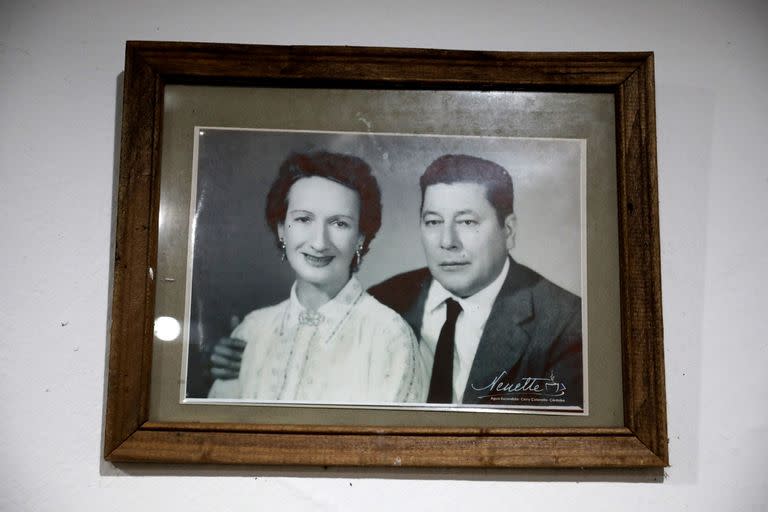 Retrato de Atahualpa Yupanqui con su esposa Antonietta Paule Pepin Fitzpatrick (conocida como Nenette)