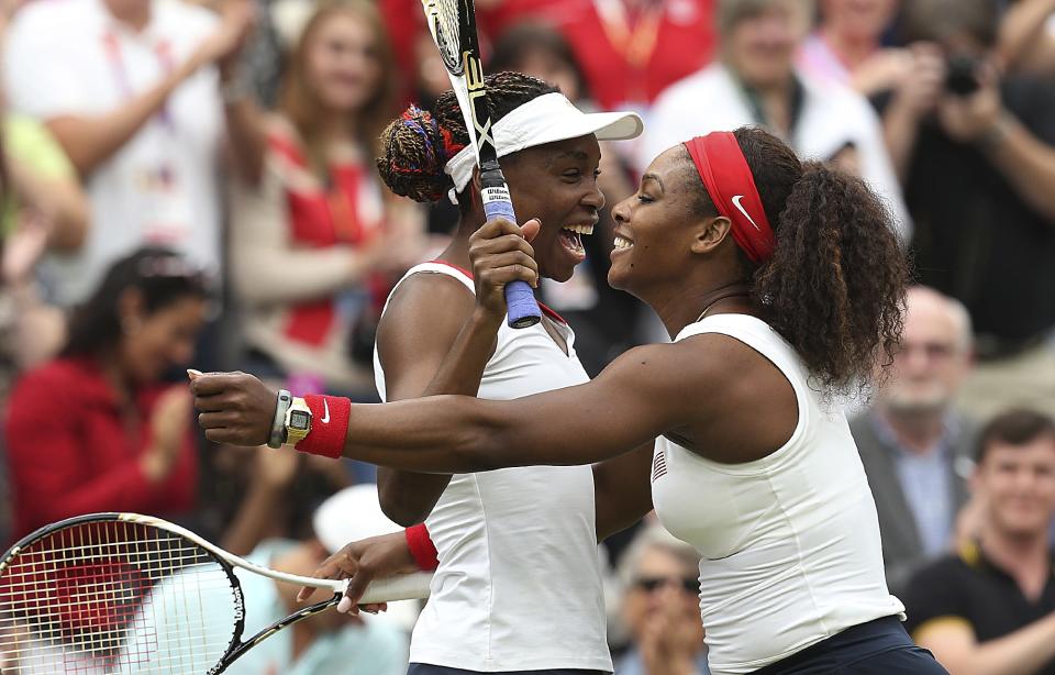 同年，Venus與Serena Williams姐妹黨在倫敦奧運女雙賽事也摘下金牌。(Photo by Robert Gauthier/Los Angeles Times via Getty Images)