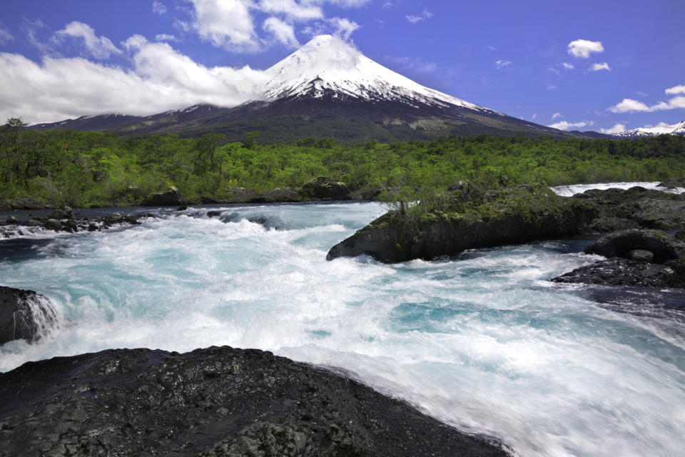 Not that one - the Chilean Lake Distract is home to snowcapped volcanoes and beautifully-clear lakes. Stay at <a href="https://www.i-escape.com/hotel-awa" rel="nofollow noopener" target="_blank" data-ylk="slk:Hotel Awa;elm:context_link;itc:0;sec:content-canvas" class="link "><strong>Hotel Awa</strong></a> on the shores of Lake Llanquihue for £271 a night. <em>[Photo: Getty]</em>