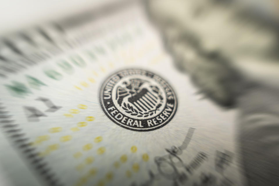 Fed Rate Pause: Best Time to Invest? 