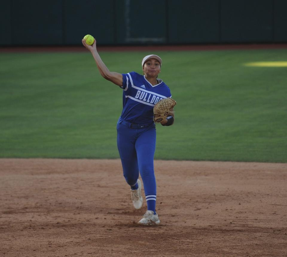Stamford's Laylonna Applin throws to first base against Lovelady in the state semifinals.