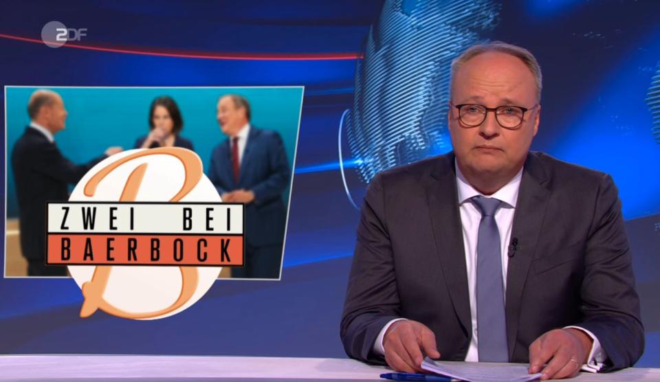 "Zwei zicken, ein Scheidungskind dazwischen": Oliver Welke war vom zweiten TV-Triell nicht begeistert. (Bild: ZDF)