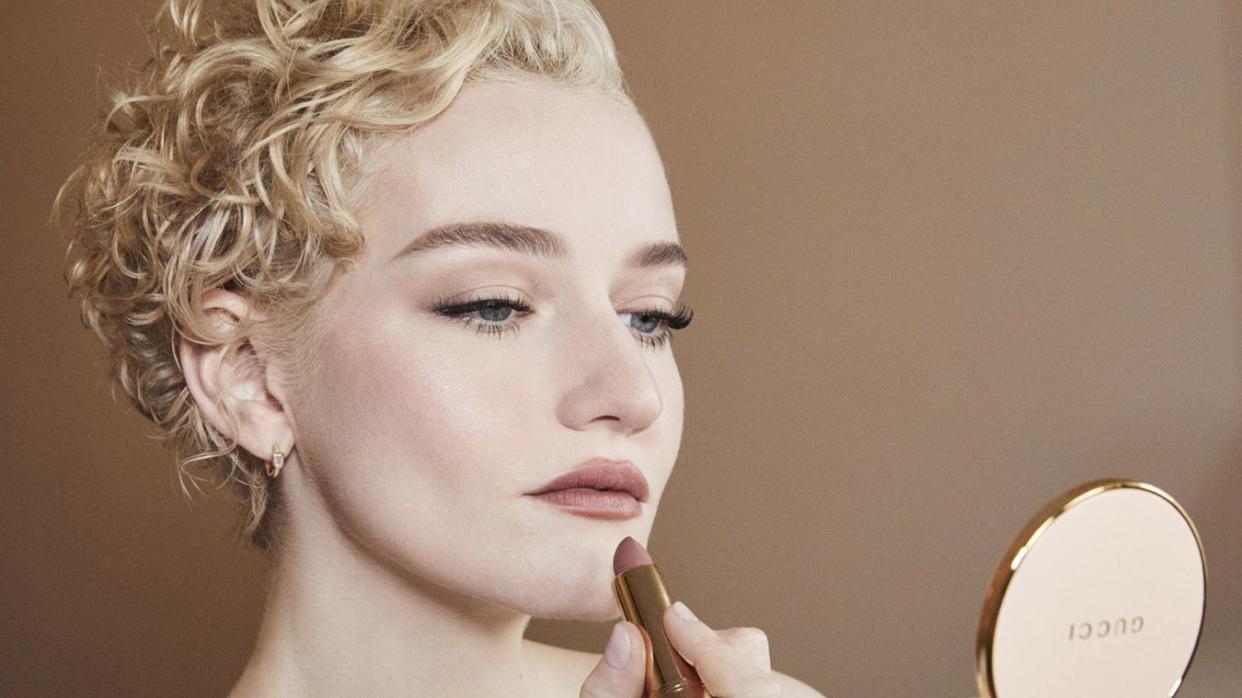 julia garner for gucci