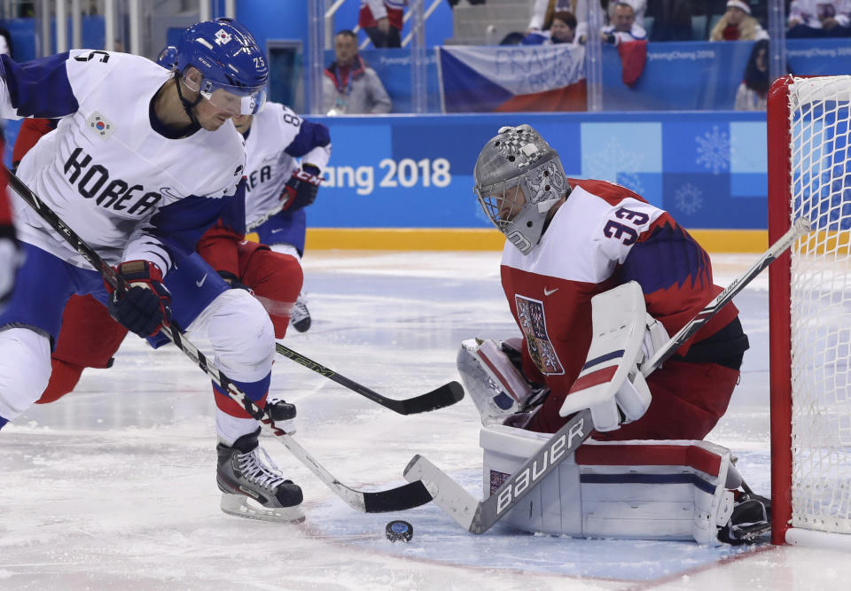 Brock Radunske (25), of South Korea, and goalie Pavel Francouz (31), of the Czech Republic, battle for the puck during the third period of the preliminary round at the 2018 Winter Olympics in Gangneung, South Korea, on Thursday. (AP)