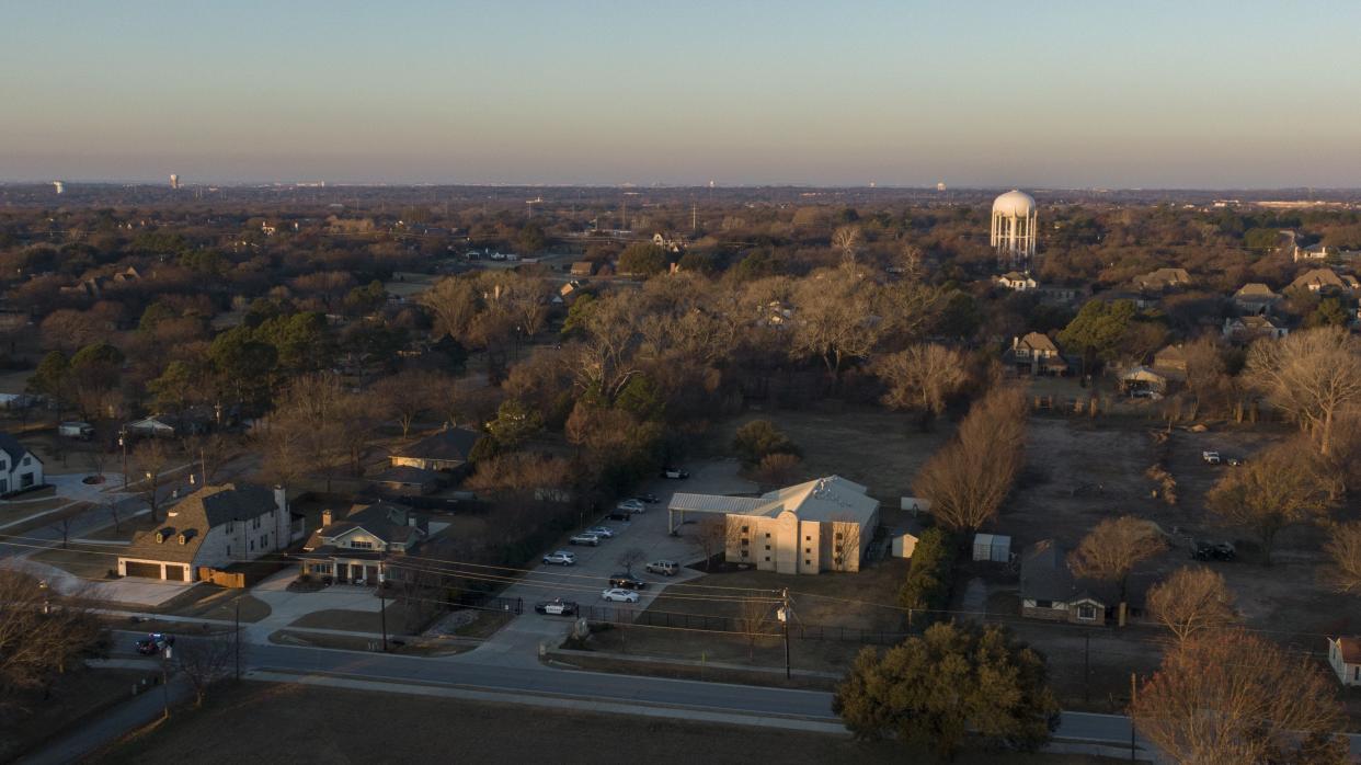 An aerial view of police standing in front of the Congregation Beth Israel synagogue.