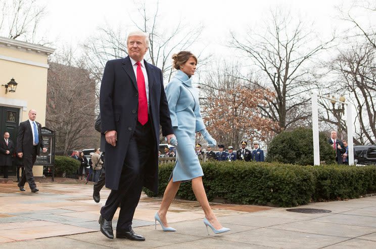 Bevor er sich mit Melania auf dem Weg Richtung Weißes Haus macht, fand Donald Trump noch Zeit für Twitter (Foto: Getty Images)