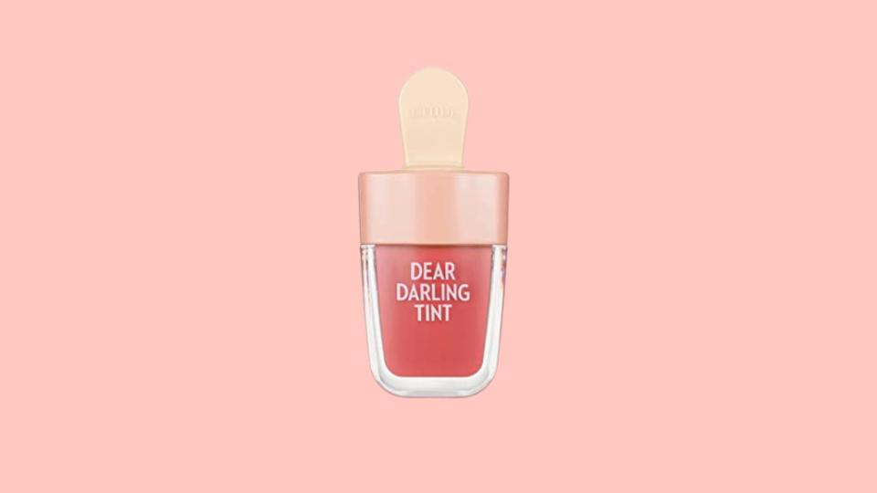 Give your lips a rosy red-stained finish with the Etude House Dear Darling Water Gel Tint Ice Cream in "Apricot Red."