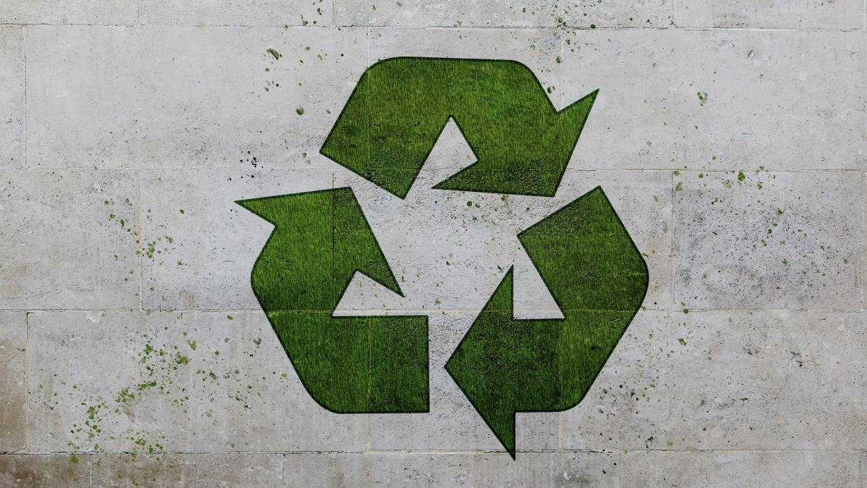  Recycle logo. 