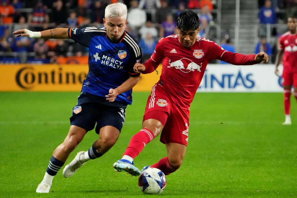 New York Red Bulls midfielder Omir Fernandez (21) maintains possession from FC Cincinnati midfielder Álvaro Barreal (31) in the first half of an MLS first-round playoff game, Sunday, Oct. 29, 2023, at TQL Stadium in Cincinnati.