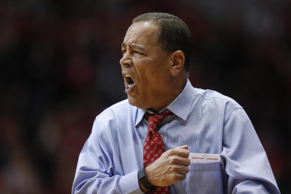 Houston coach Kelvin Sampson shouts to his players during a game on March 2, 2017. (AP)