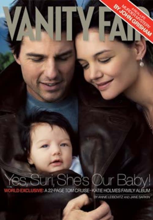 La histórica tapa de Vanity Fair con la que Tom Cruise y Katie Homes presentaron a Suri. En ese momento, la pareja era una de las más queridas de Hollywood; mientras él no dejaba de manifestar su amor por la protagonista de Dawson´s Creek, ella lo miraba con admiración y orgullo