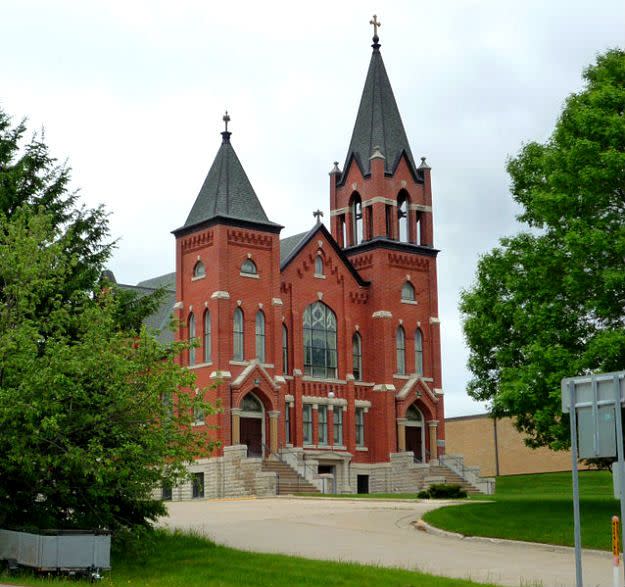 <b>2. Harmony, Minnesota</b><br><br>Esta pequeña y pintoresca ciudad alberga la cueva de Niágara y una extensa comunidad amish. A pesar de todo, en 2013, en la ciudad únicamente vivían 1.007 personas. Es por eso que la municipalidad decidió atraer pobladores mediante el ofrecimiento de descuentos en efectivo para la c<b>onstrucción de nuevas viviendas por valor de hasta 12.000 dólares,</b> dependiendo del coste y el tamaño de las mismas.