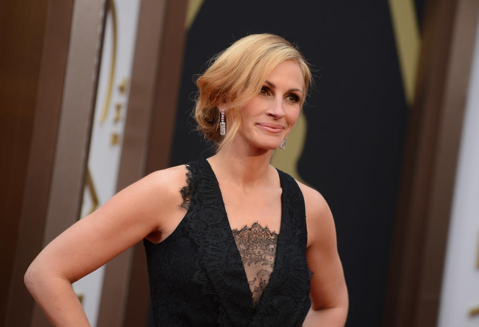 Julia Roberts llega a los Oscar el domingo 2 de marzo de 2014 en el Teatro Dolby en Los Angeles. (Foto Jordan Strauss/Invision/AP)