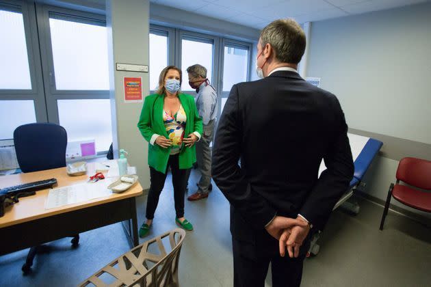 <p>Olivier Véran et Olivia Grégoire à l'hôpital Necker à Paris mardi. </p>