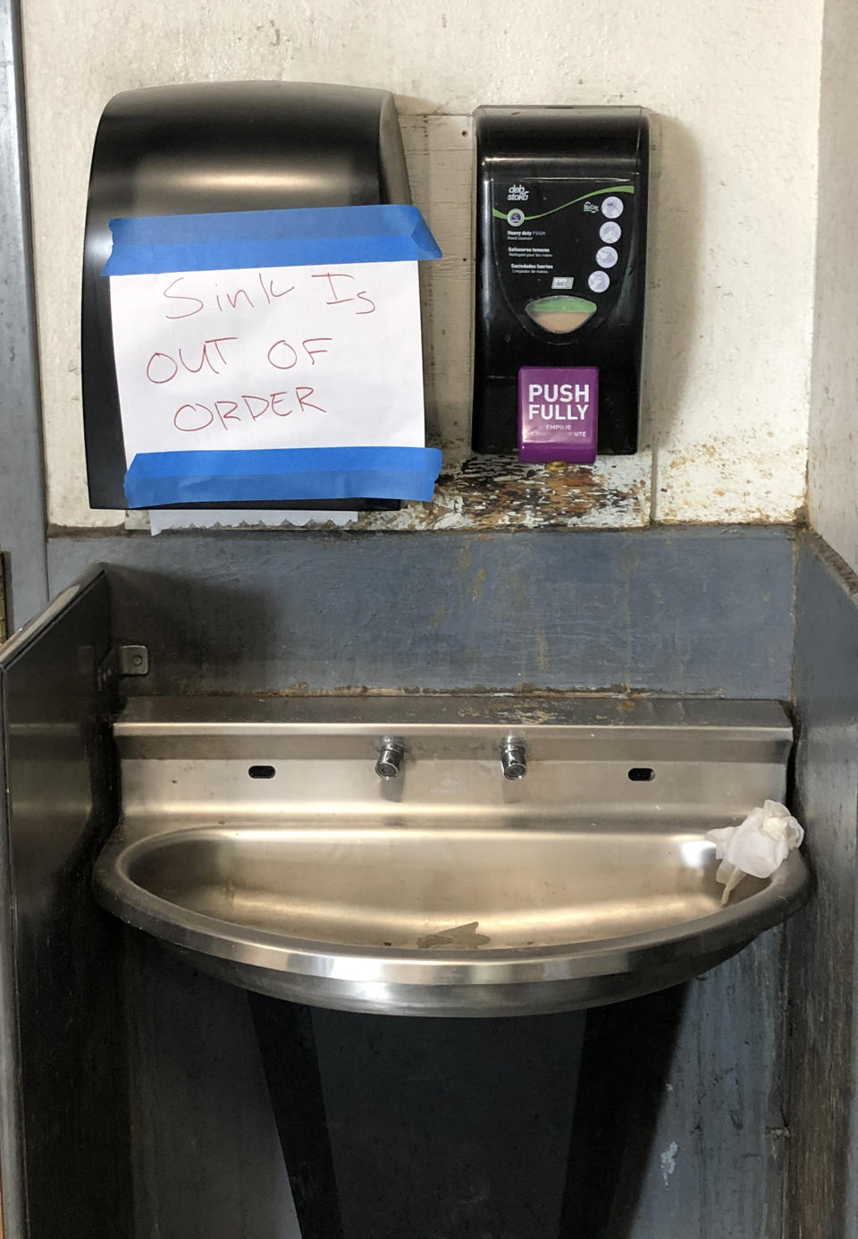 Image: Broken Sink (Obtained by NBC News)